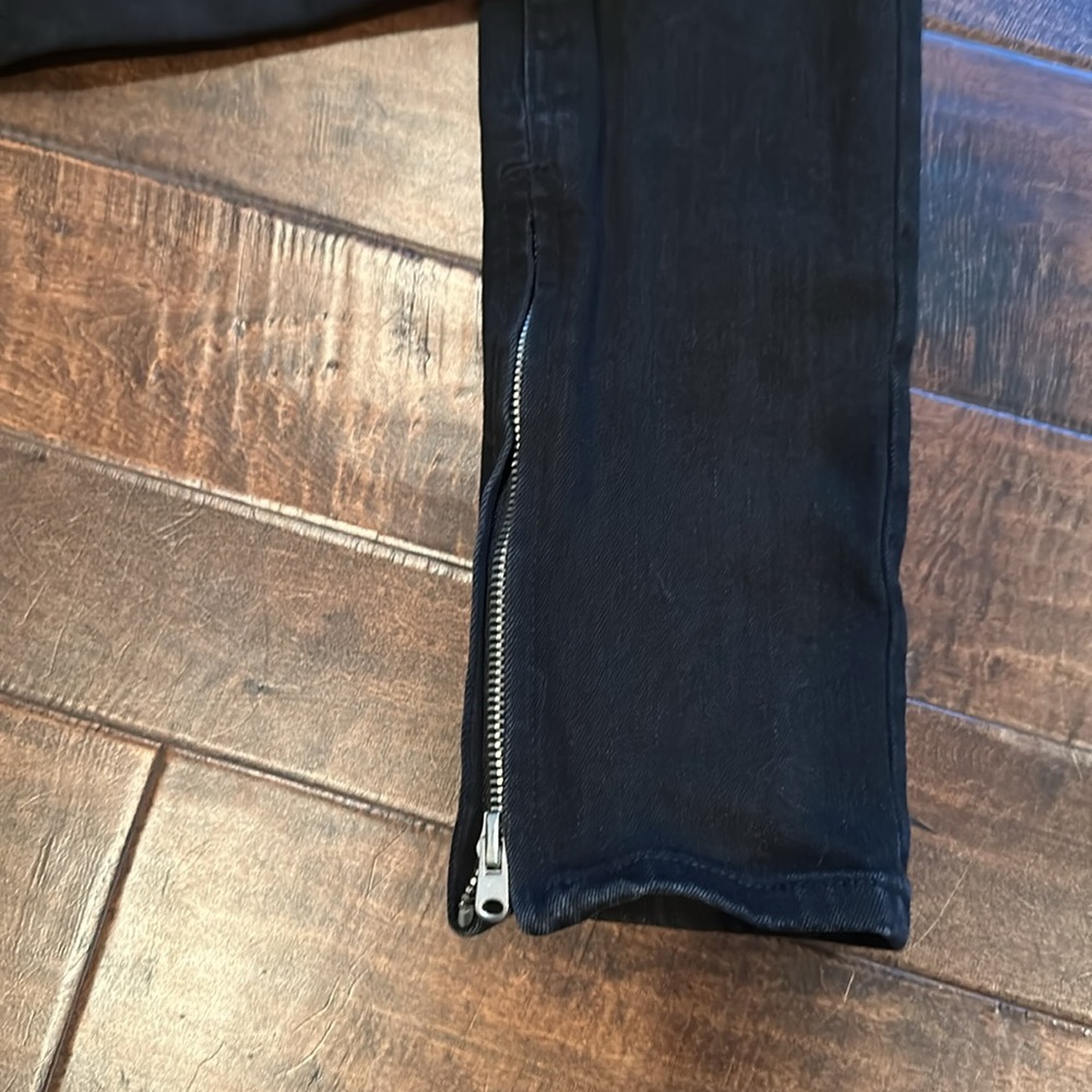 NWOT 31 x 33 black jeans with holes in the knees by mnml - Picture 2 of 6